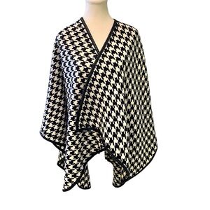 Houndstooth Black and White Acrylic Wrap.  One size.
